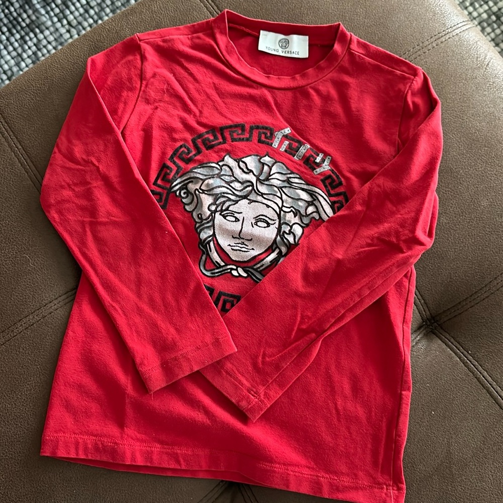 VERSACE TEE SIZE 5